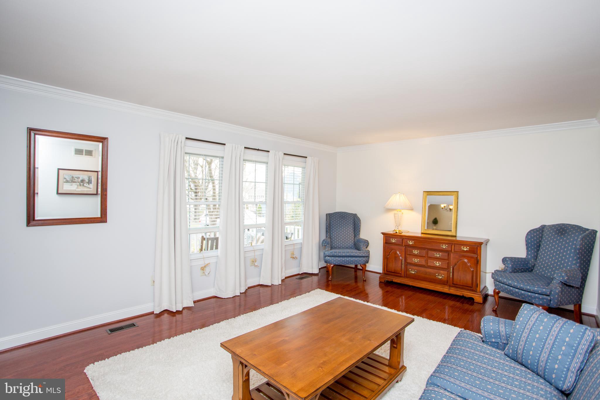 111 Hampton Circle Lansdale, PA 19446 - Photo 13 of 63 Lots of windows