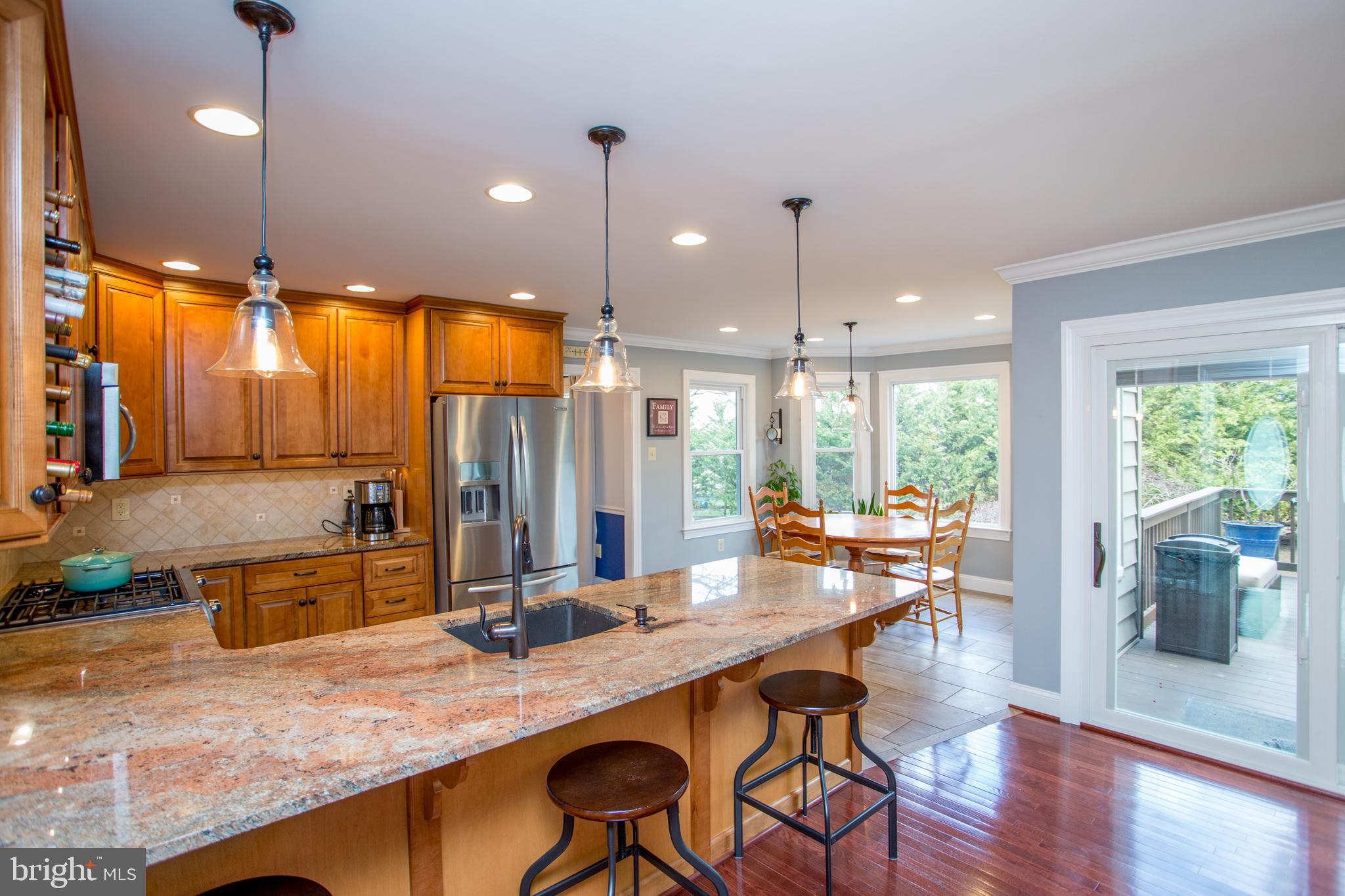 111 Hampton Circle Lansdale, PA 19446 - Photo 24 of 63 Breakfast bar and gleaming granite