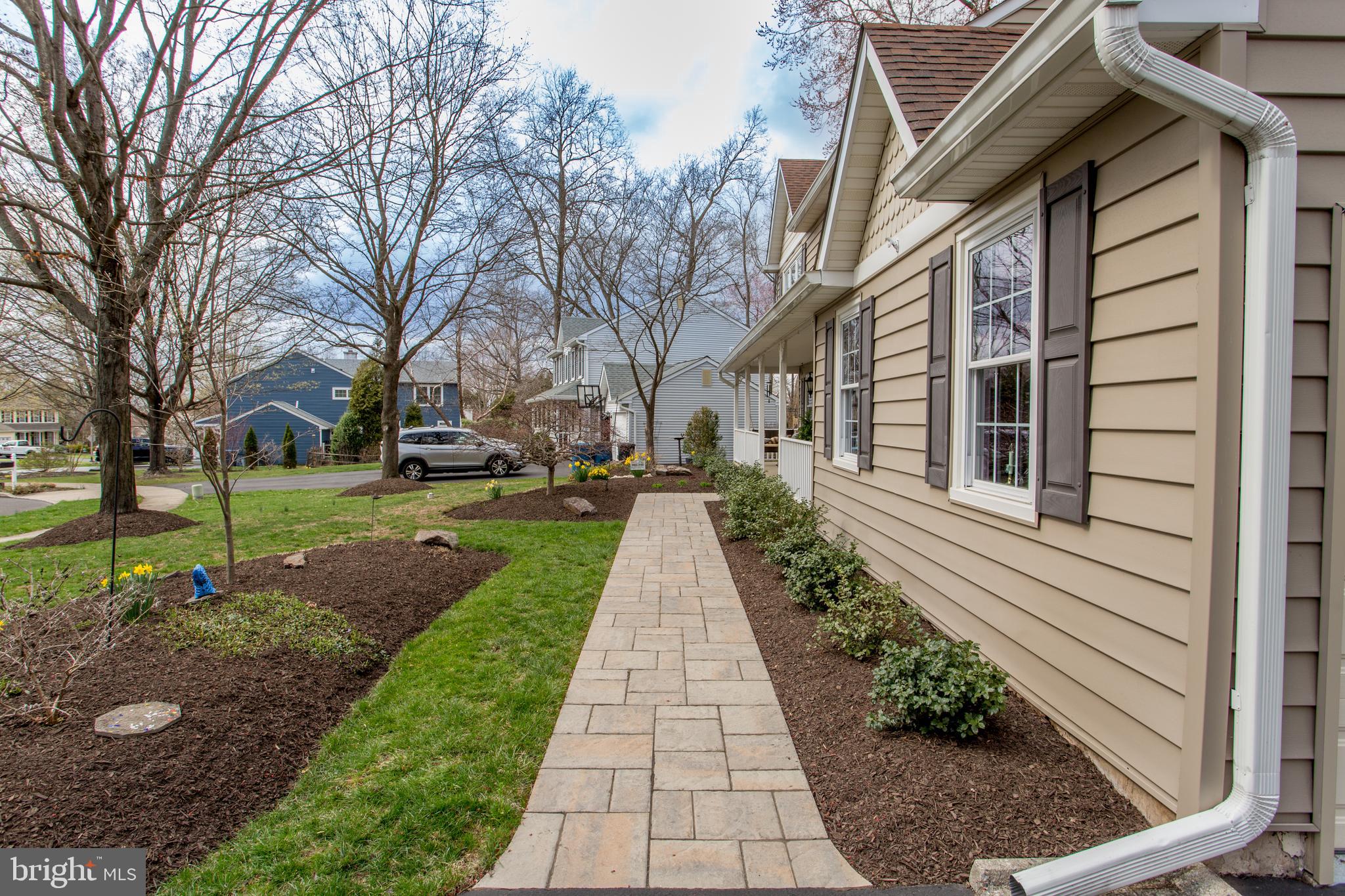 111 Hampton Circle Lansdale, PA 19446 - Photo 6 of 63 Newer front walk