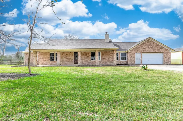 $2,400 | 13710 Pleasant Way, Alvin, TX 77511