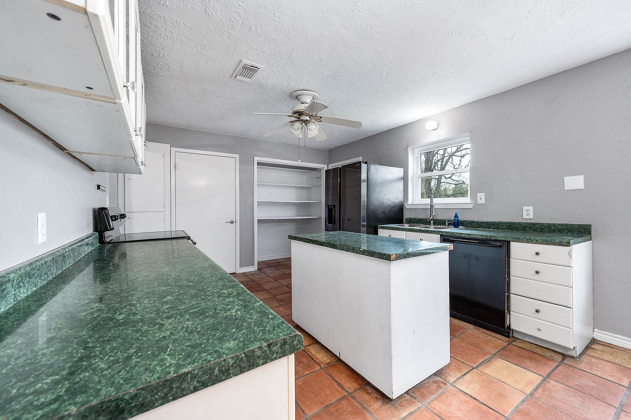 13710 Pleasant Way Alvin, TX 77511 - Photo 14 of 30