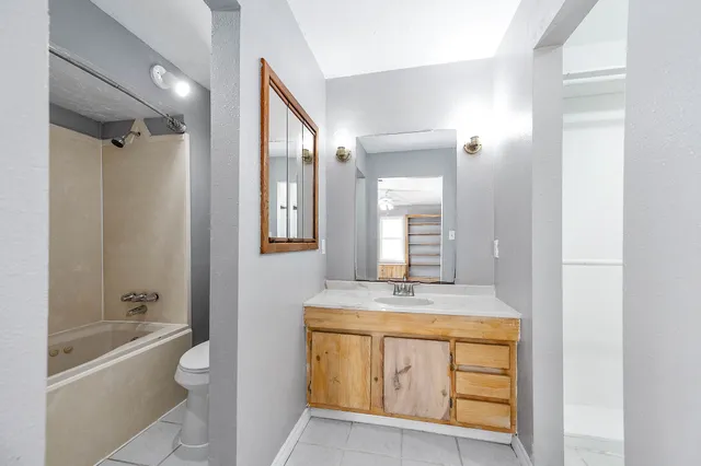 $2,400 | 13710 Pleasant Way, Alvin, TX 77511