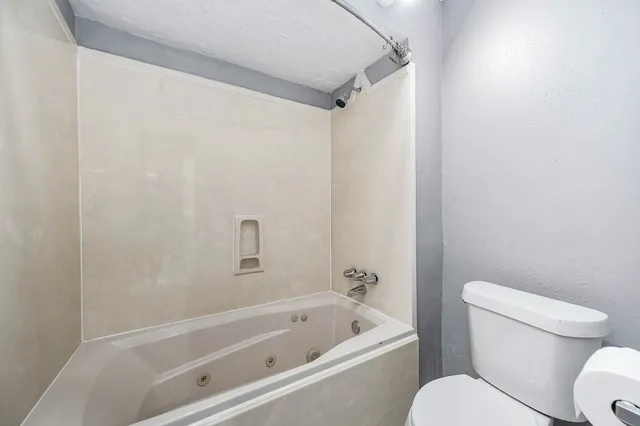 $2,400 | 13710 Pleasant Way, Alvin, TX 77511