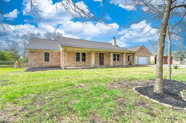 $2,400 | 13710 Pleasant Way, Alvin, TX 77511