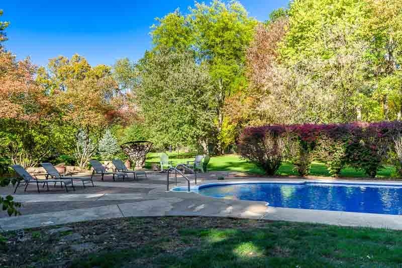 1753 Madron Road Rockford, IL 61107 - Photo 33 of 46 a view of yard with tree in the background