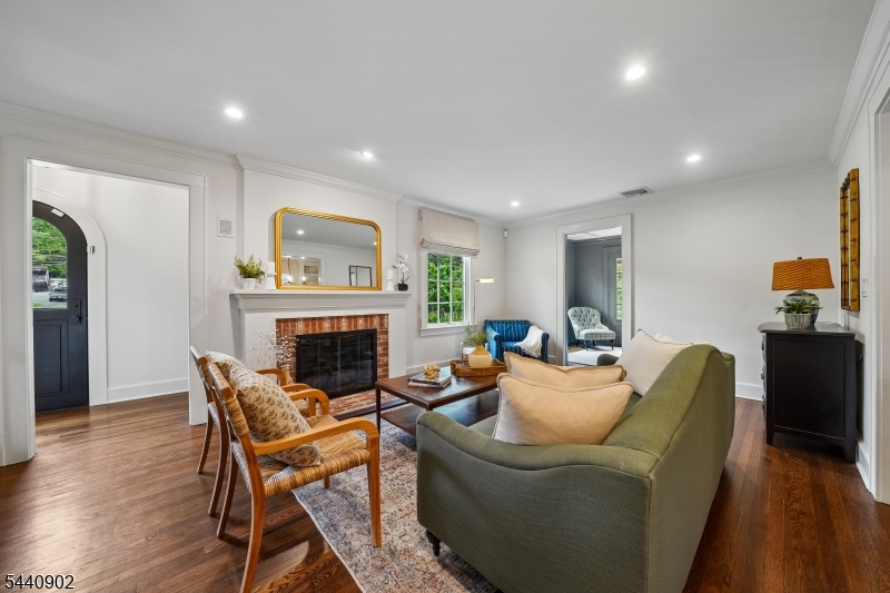 27 Pine Grove Avenue Summit, NJ 07901 - Photo 7 of 37