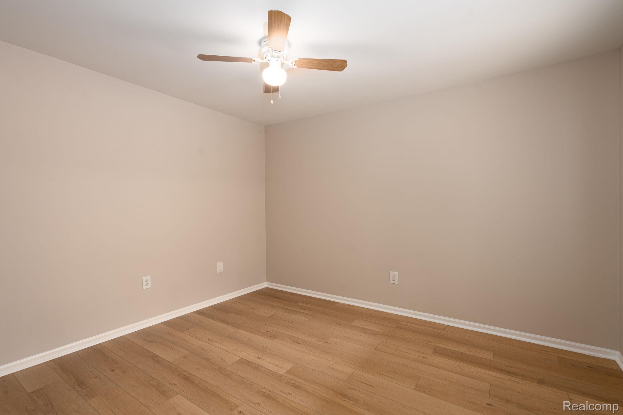936 Wexford Way Rochester, MI 48307 - Photo 16 of 35 18-web-or-mls-interiors 12.jpg