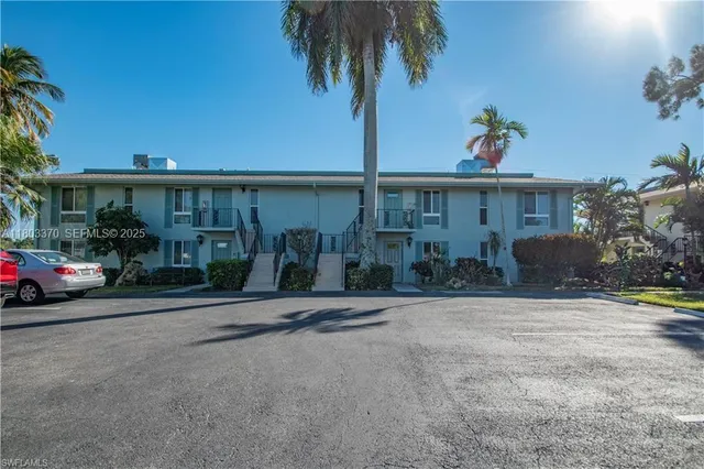 $2,500 | 162 Teryl Road, Unit 62, Naples, FL 34112