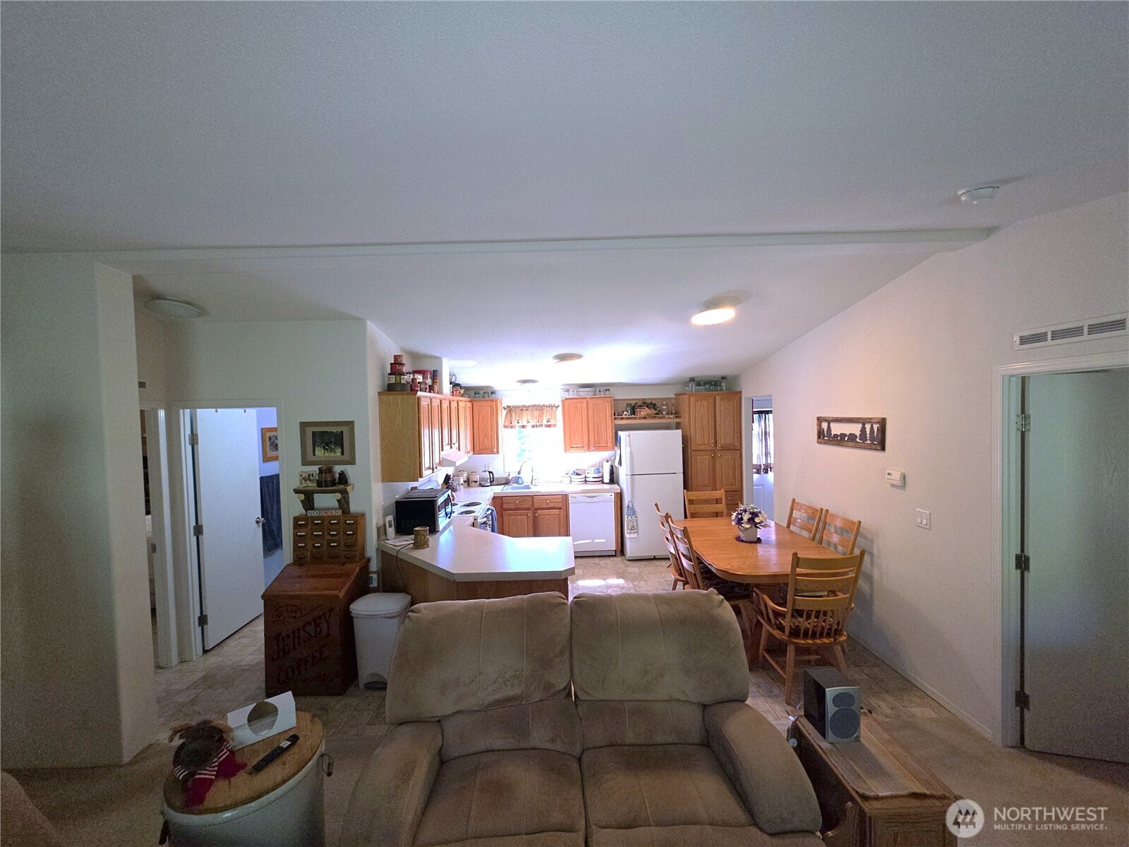 393 Summer Road Tonasket, WA 98855 - Photo 3 of 37 a living room with furniture and a wooden floor