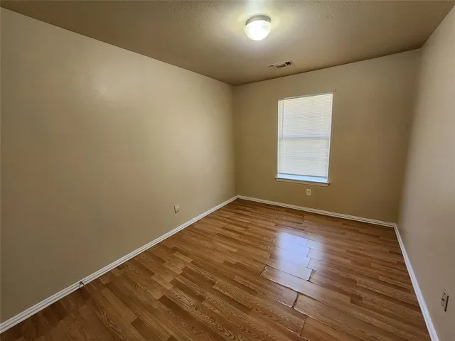 $1,300 | 939 Baker Street, Fort Worth, TX 76104