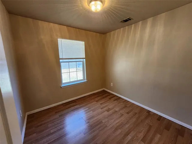 $1,300 | 939 Baker Street, Fort Worth, TX 76104