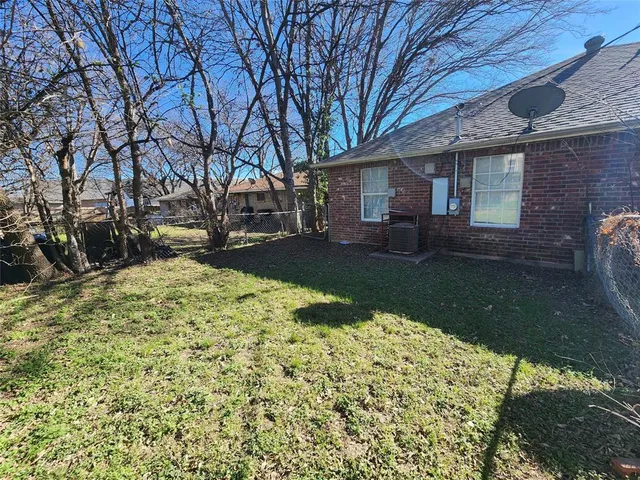 $1,300 | 939 Baker Street, Fort Worth, TX 76104