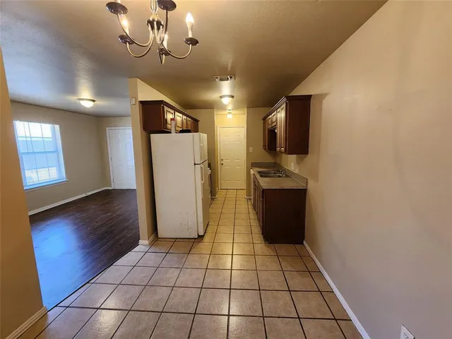 $1,300 | 939 Baker Street, Fort Worth, TX 76104