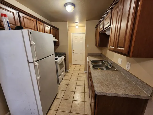 $1,300 | 939 Baker Street, Fort Worth, TX 76104