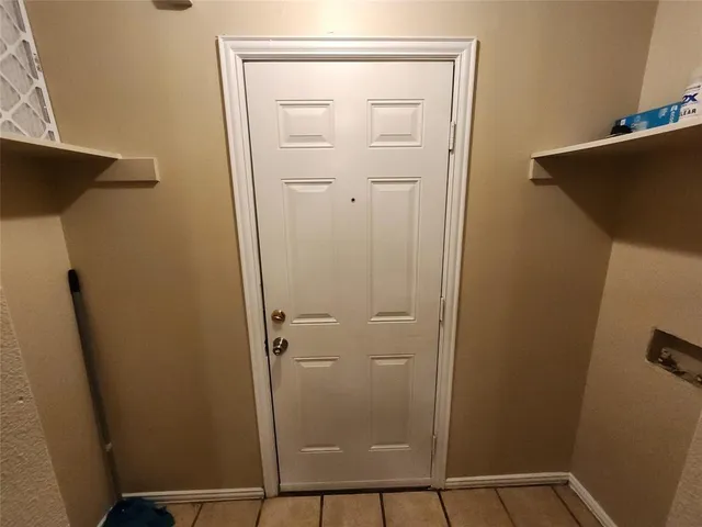 $1,300 | 939 Baker Street, Fort Worth, TX 76104