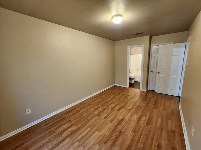 $1,300 | 939 Baker Street, Fort Worth, TX 76104