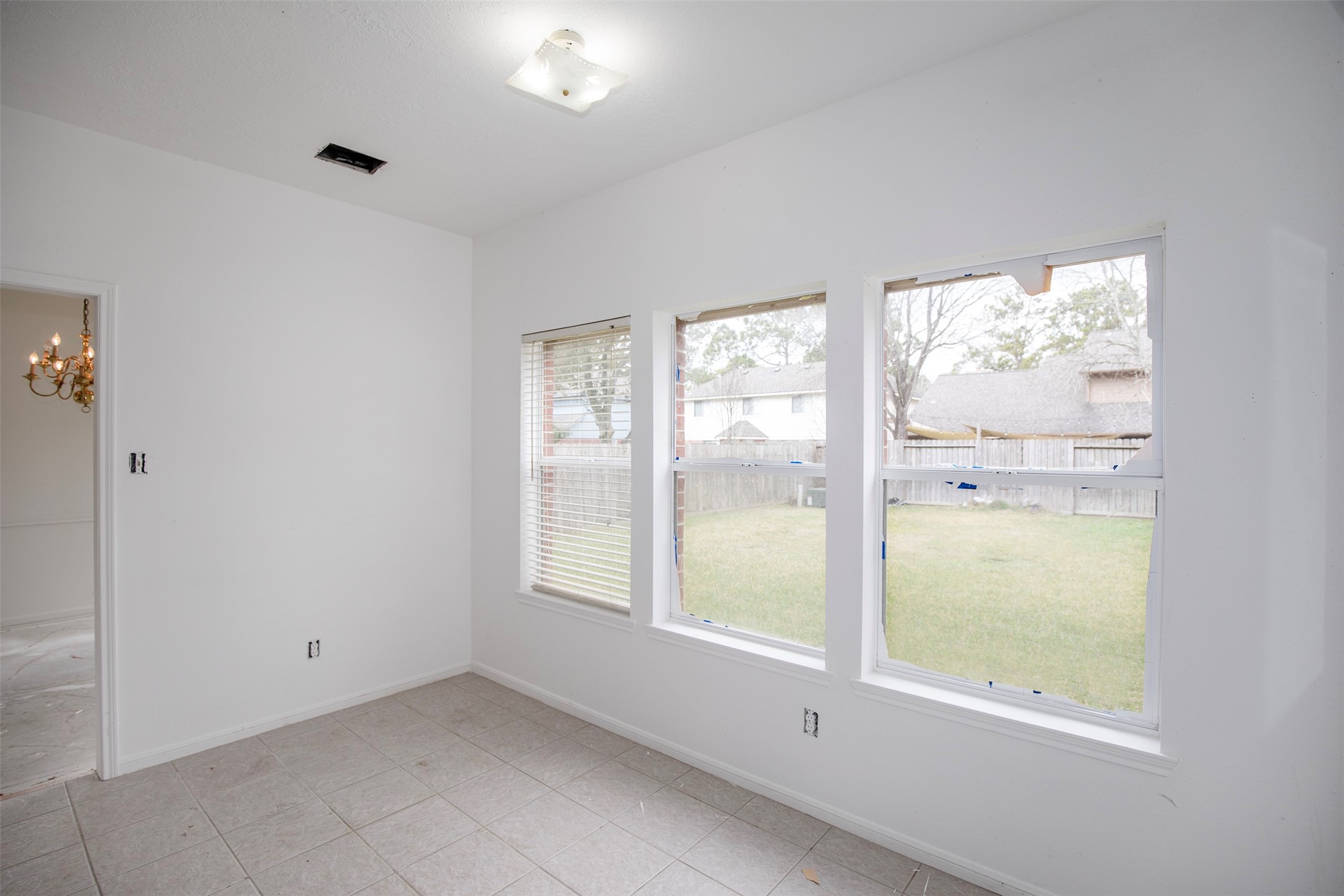 1627 Mabry Mill Road Houston, TX 77062 - Photo 12 of 32 an empty room with a window