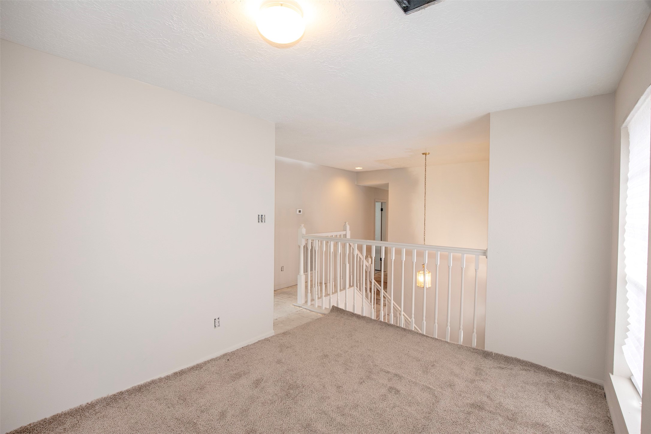 1627 Mabry Mill Road Houston, TX 77062 - Photo 19 of 32 a view of a hallway