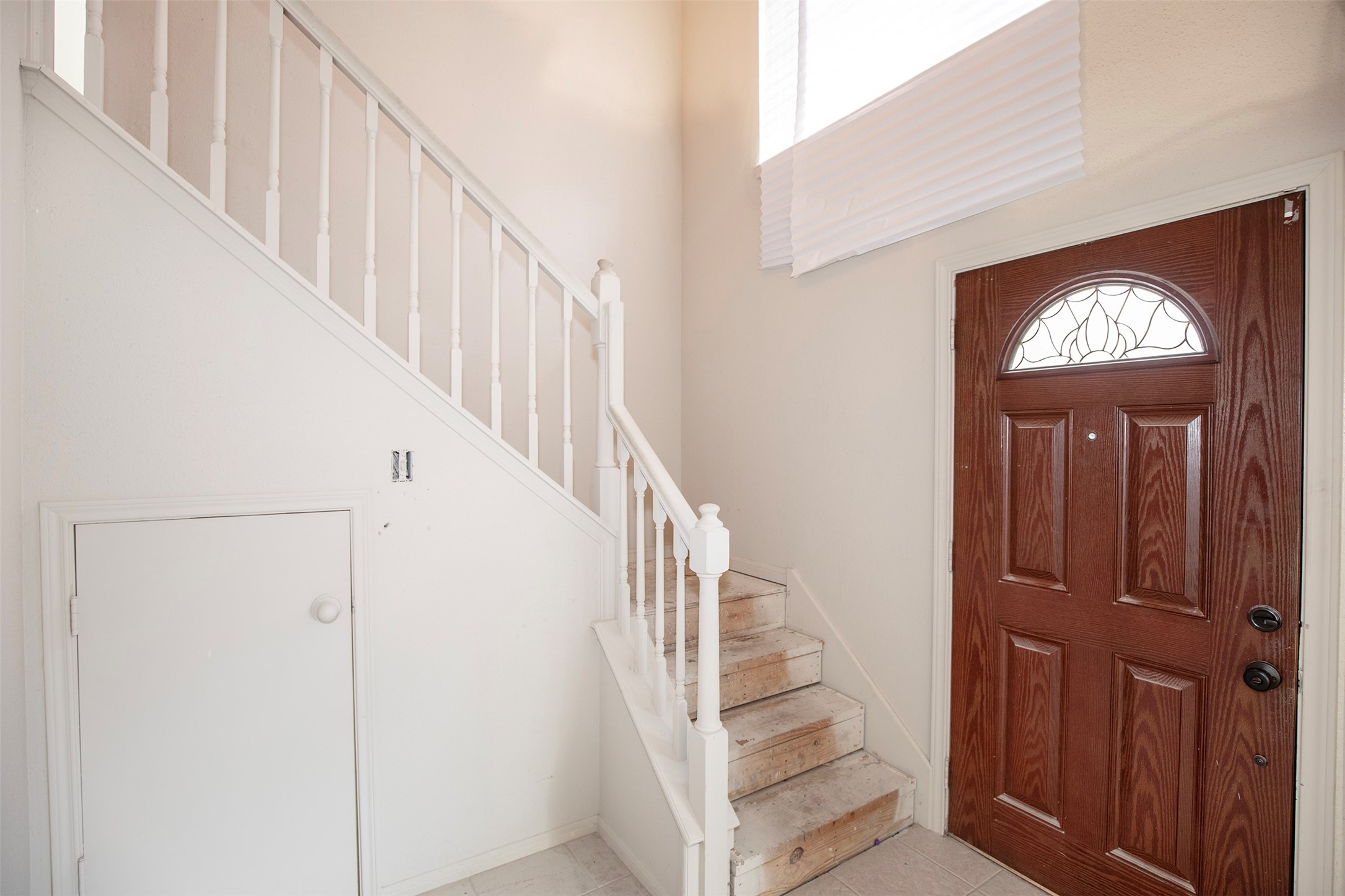 1627 Mabry Mill Road Houston, TX 77062 - Photo 4 of 32 a view of a hallway with wooden floor and entryway