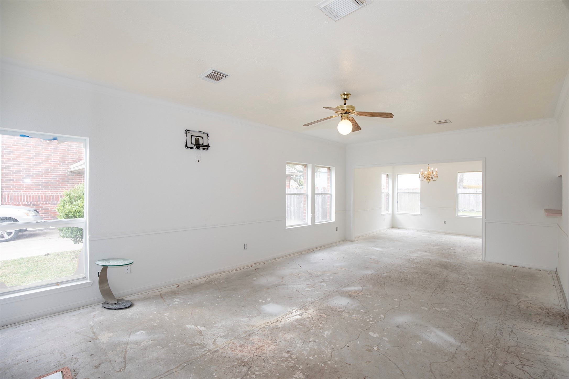 1627 Mabry Mill Road Houston, TX 77062 - Photo 5 of 32 a view of an empty room with a window