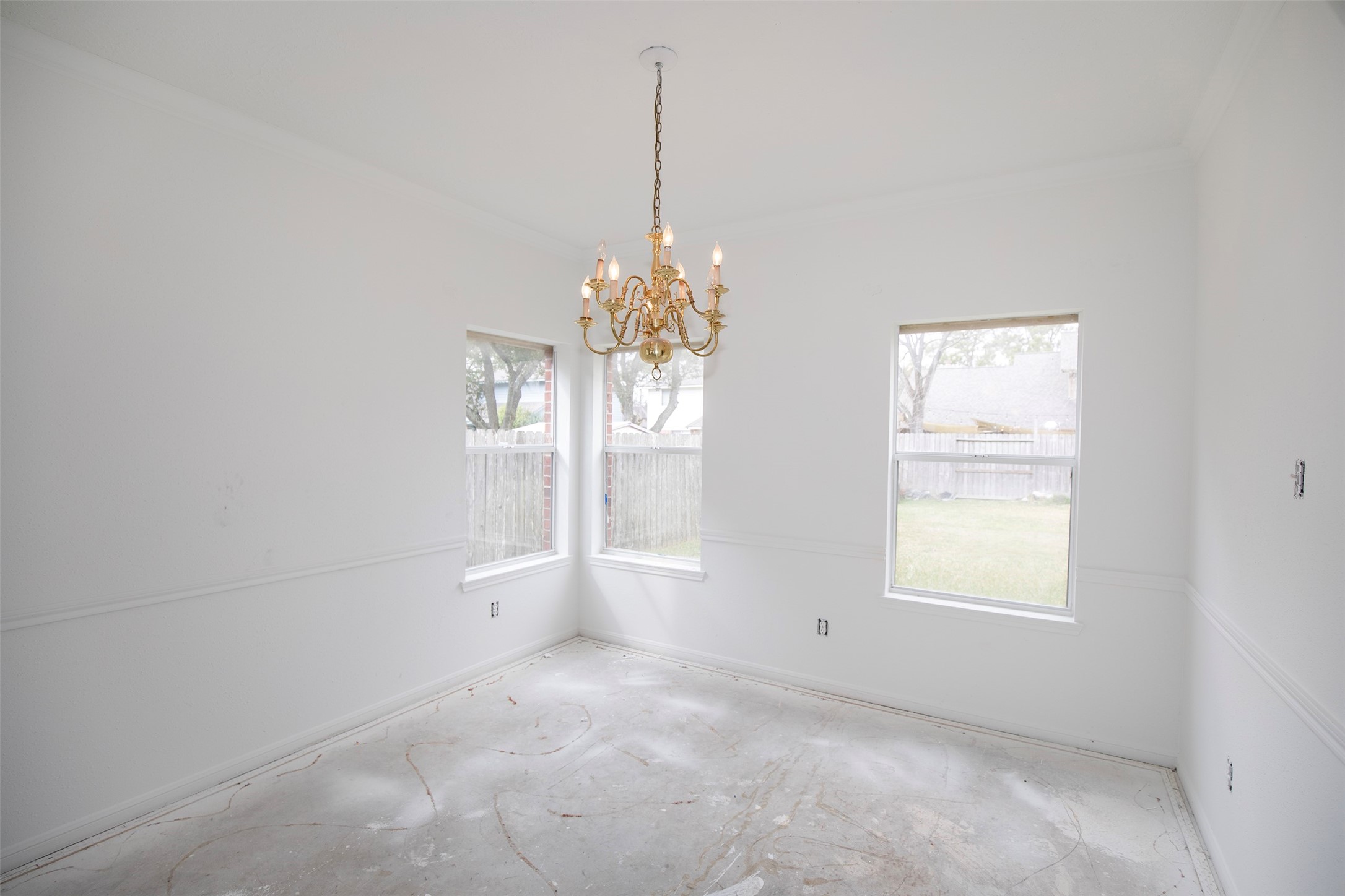 1627 Mabry Mill Road Houston, TX 77062 - Photo 9 of 32 a view of an empty room with window