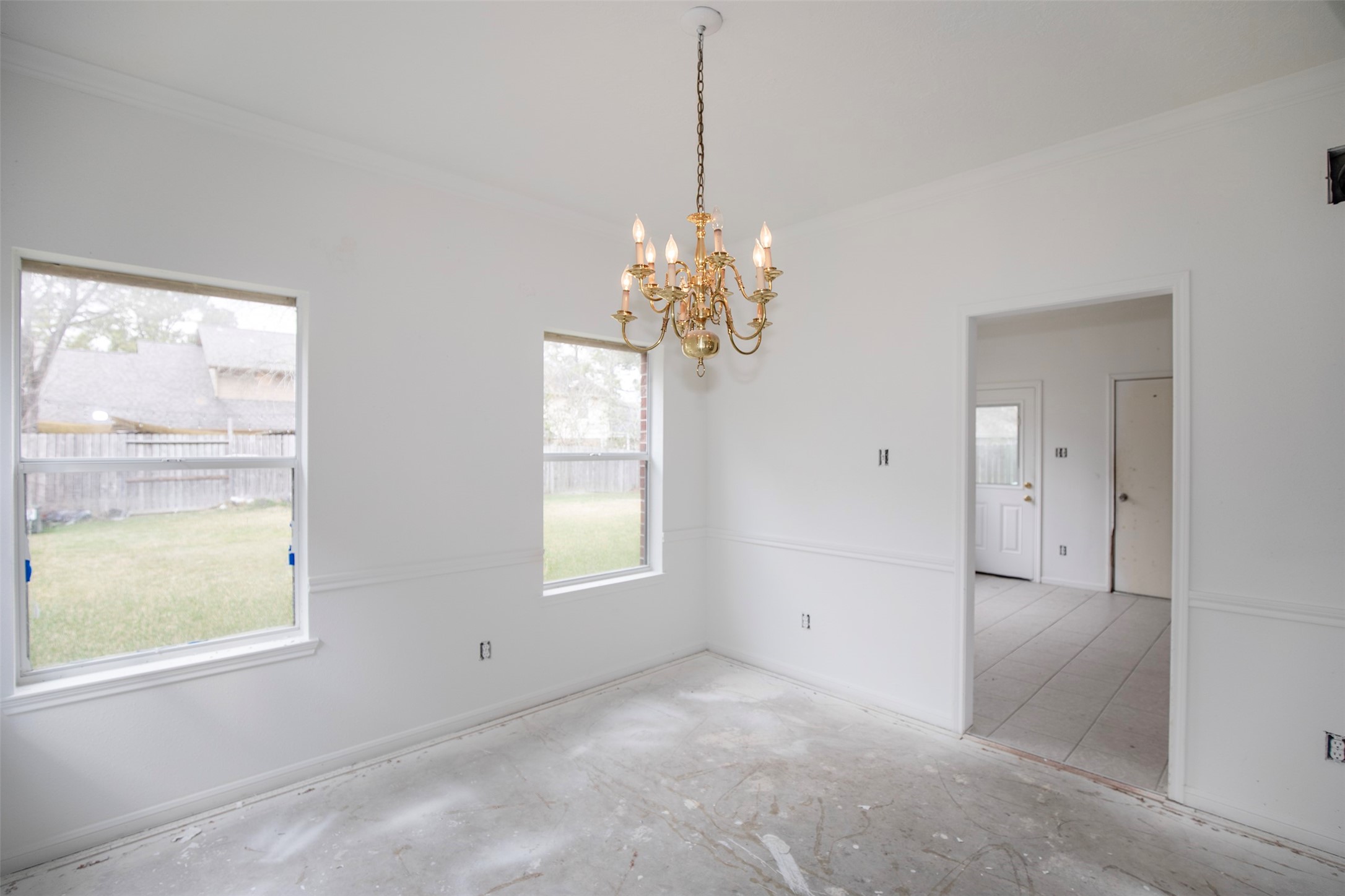 1627 Mabry Mill Road Houston, TX 77062 - Photo 10 of 32 an empty room with windows and entrance