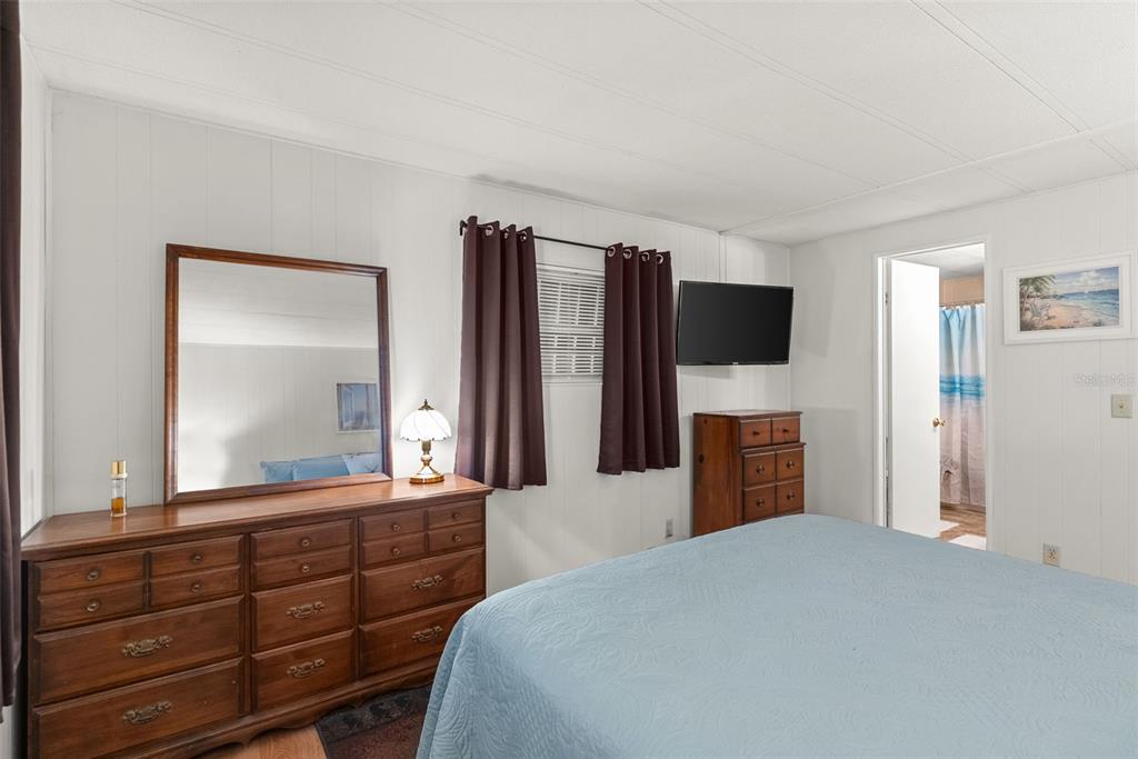 1610 Reynolds Road, Unit 98 Lakeland, FL 33801 - Photo 20 of 36 a bedroom with a bed and a large mirror in it