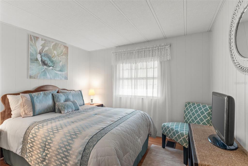 1610 Reynolds Road, Unit 98 Lakeland, FL 33801 - Photo 23 of 36 a bedroom with a bed and a painting on the wall