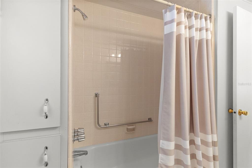 1610 Reynolds Road, Unit 98 Lakeland, FL 33801 - Photo 27 of 36 a bathroom with a shower