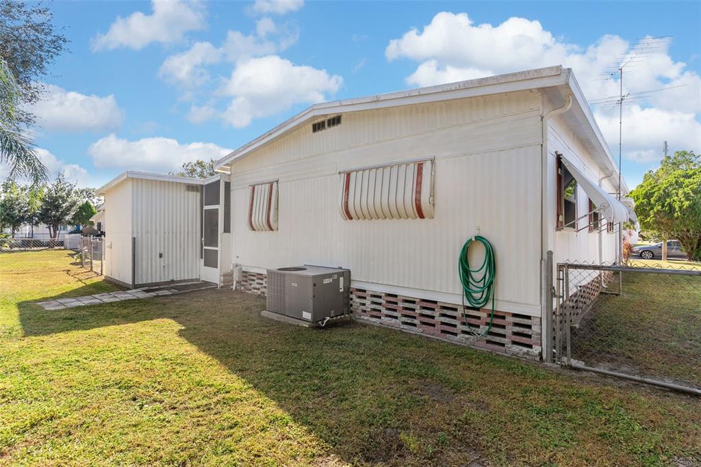 1610 Reynolds Road, Unit 98 Lakeland, FL 33801 - Photo 29 of 36 a backyard of a house with table and chairs