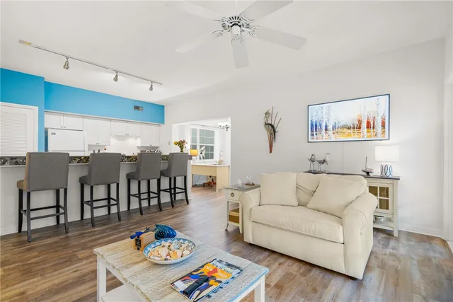 $355,000 | 1215 Winding Oaks Circle East, Unit 403, Vero Beach, FL 32963