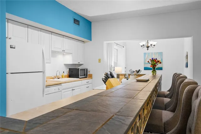 $355,000 | 1215 Winding Oaks Circle East, Unit 403, Vero Beach, FL 32963