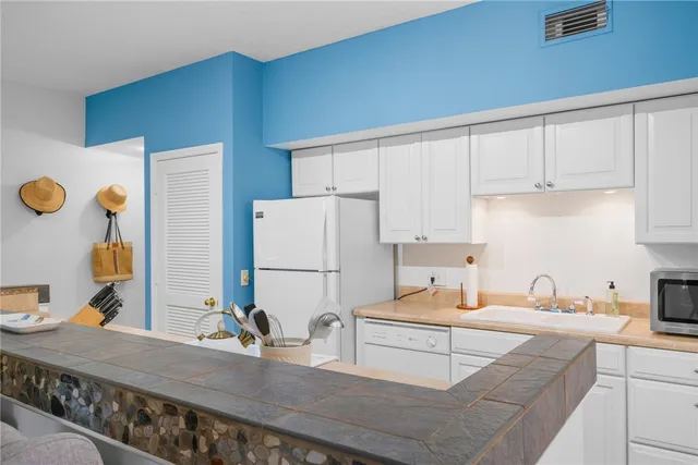 $355,000 | 1215 Winding Oaks Circle East, Unit 403, Vero Beach, FL 32963