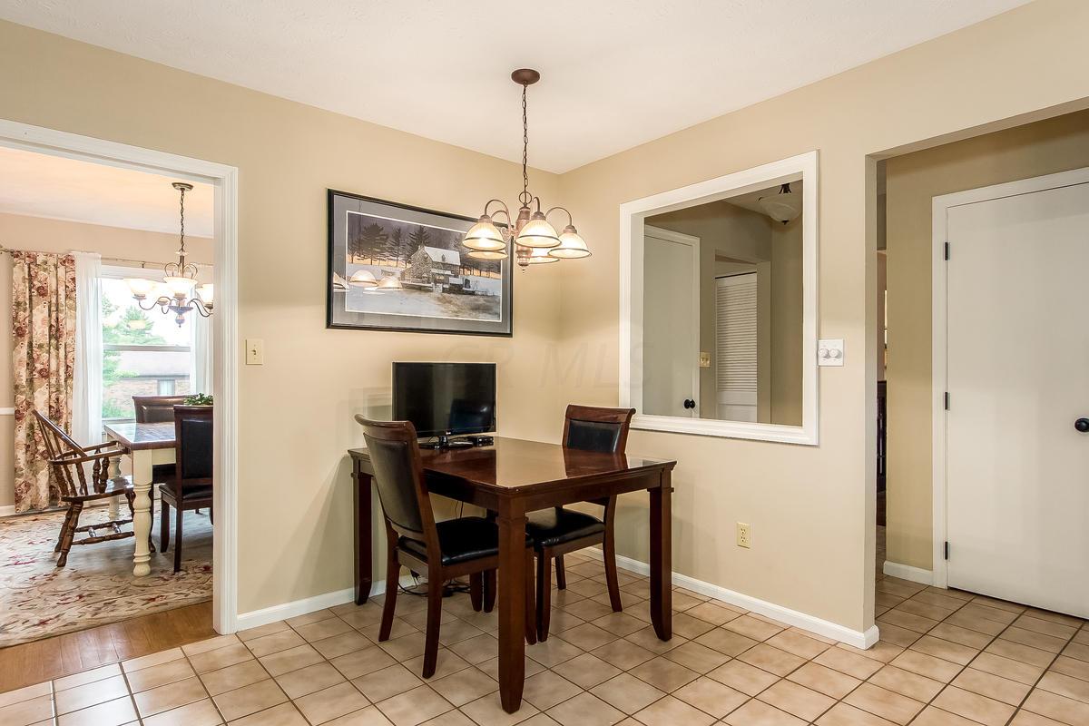4261 Castleton Road Columbus, OH 43220 - Photo 11 of 32