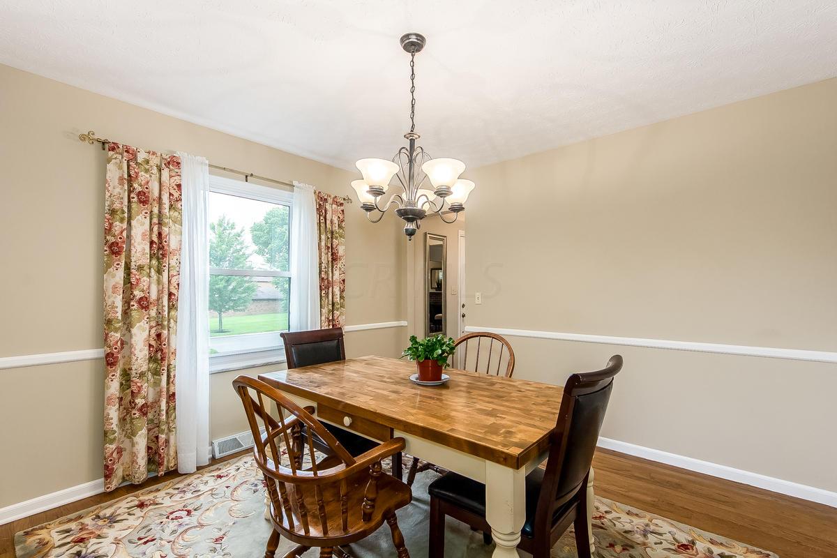 4261 Castleton Road Columbus, OH 43220 - Photo 14 of 32