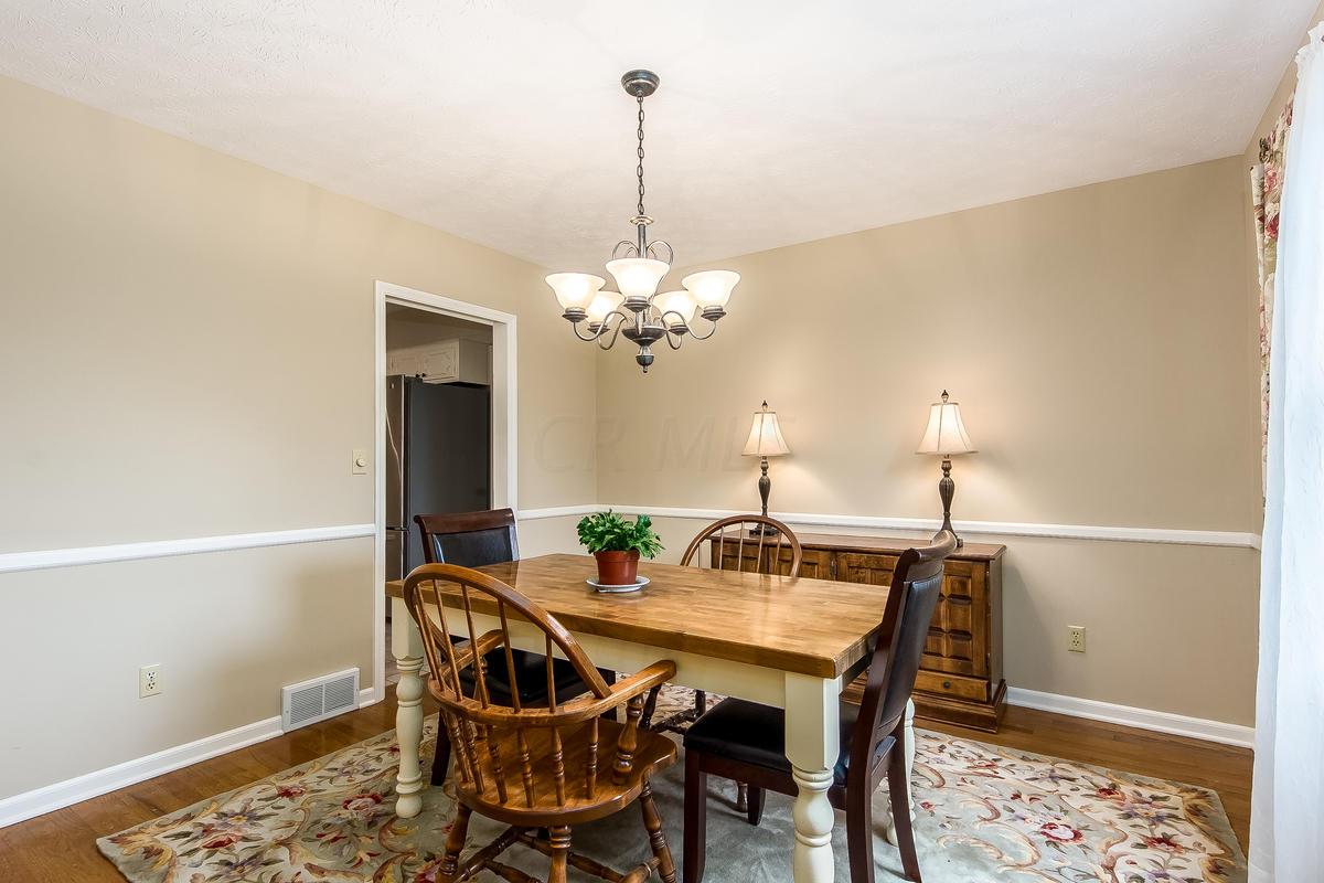 4261 Castleton Road Columbus, OH 43220 - Photo 15 of 32