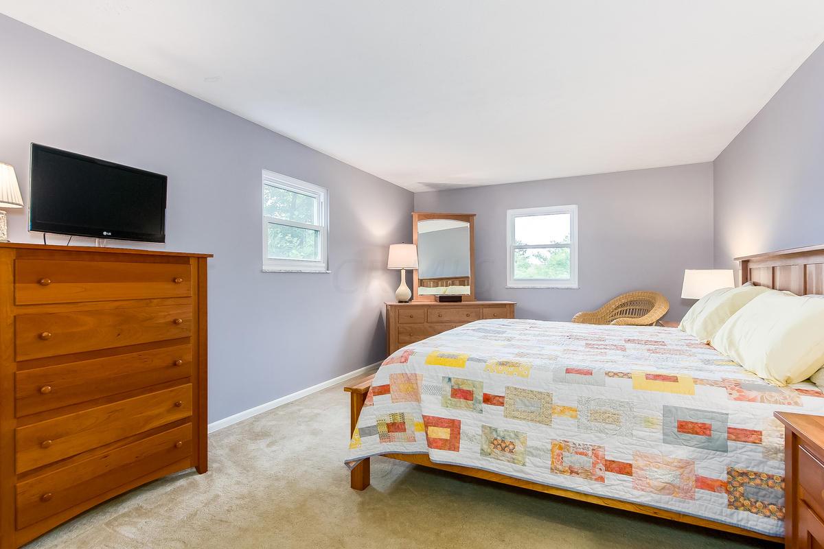 4261 Castleton Road Columbus, OH 43220 - Photo 16 of 32