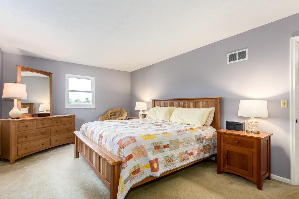 4261 Castleton Road Columbus, OH 43220 - Photo 17 of 32