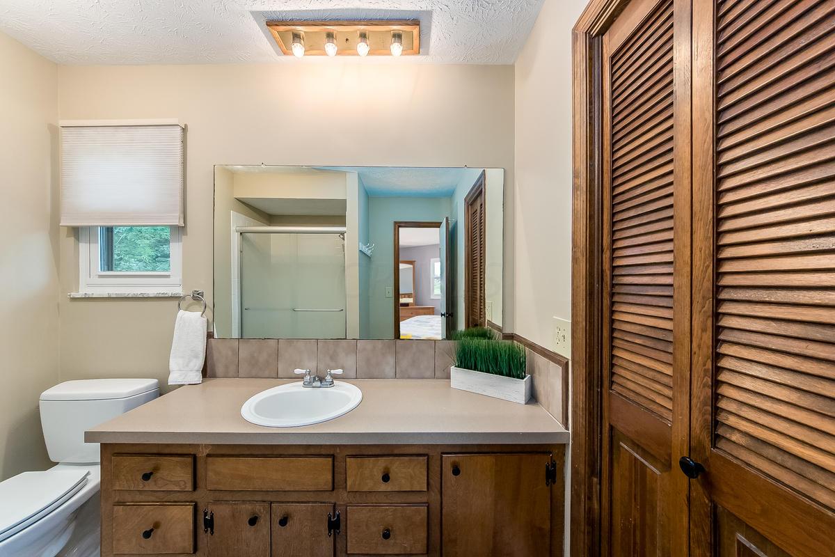 4261 Castleton Road Columbus, OH 43220 - Photo 18 of 32