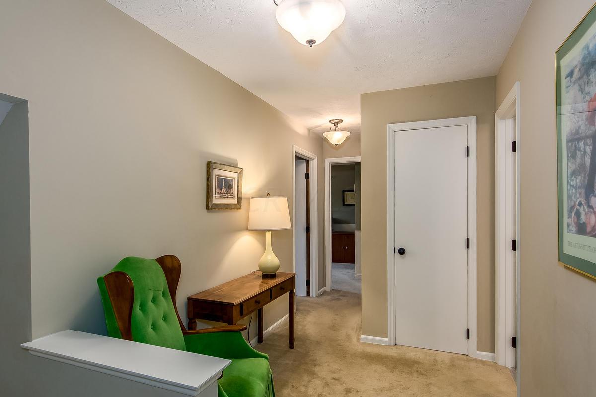 4261 Castleton Road Columbus, OH 43220 - Photo 19 of 32