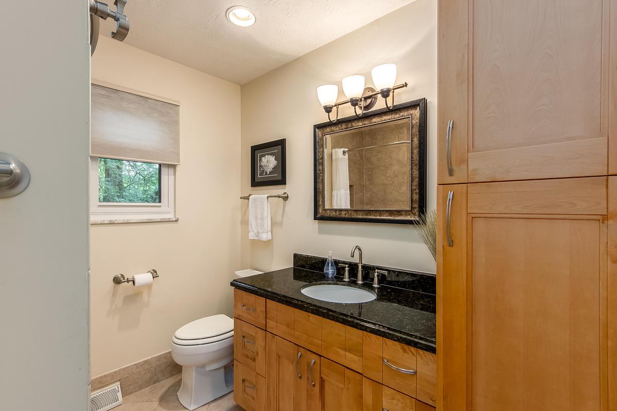 4261 Castleton Road Columbus, OH 43220 - Photo 20 of 32