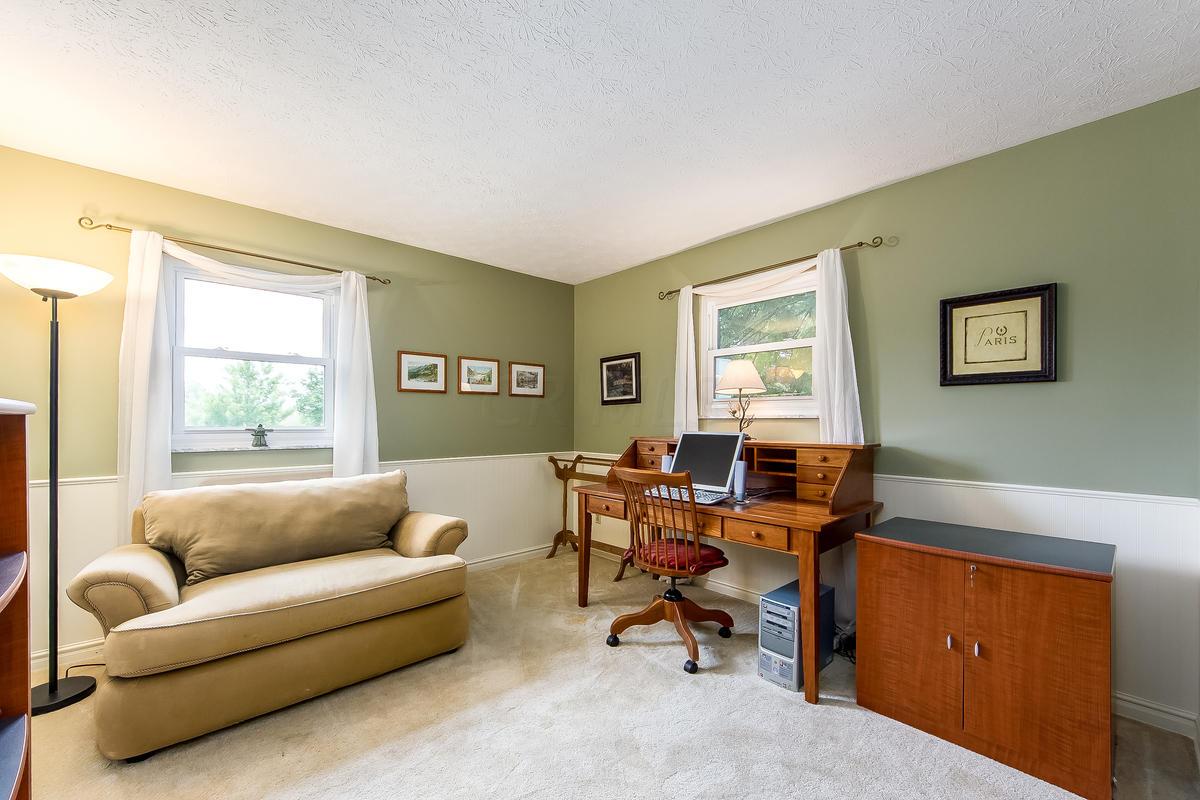 4261 Castleton Road Columbus, OH 43220 - Photo 22 of 32
