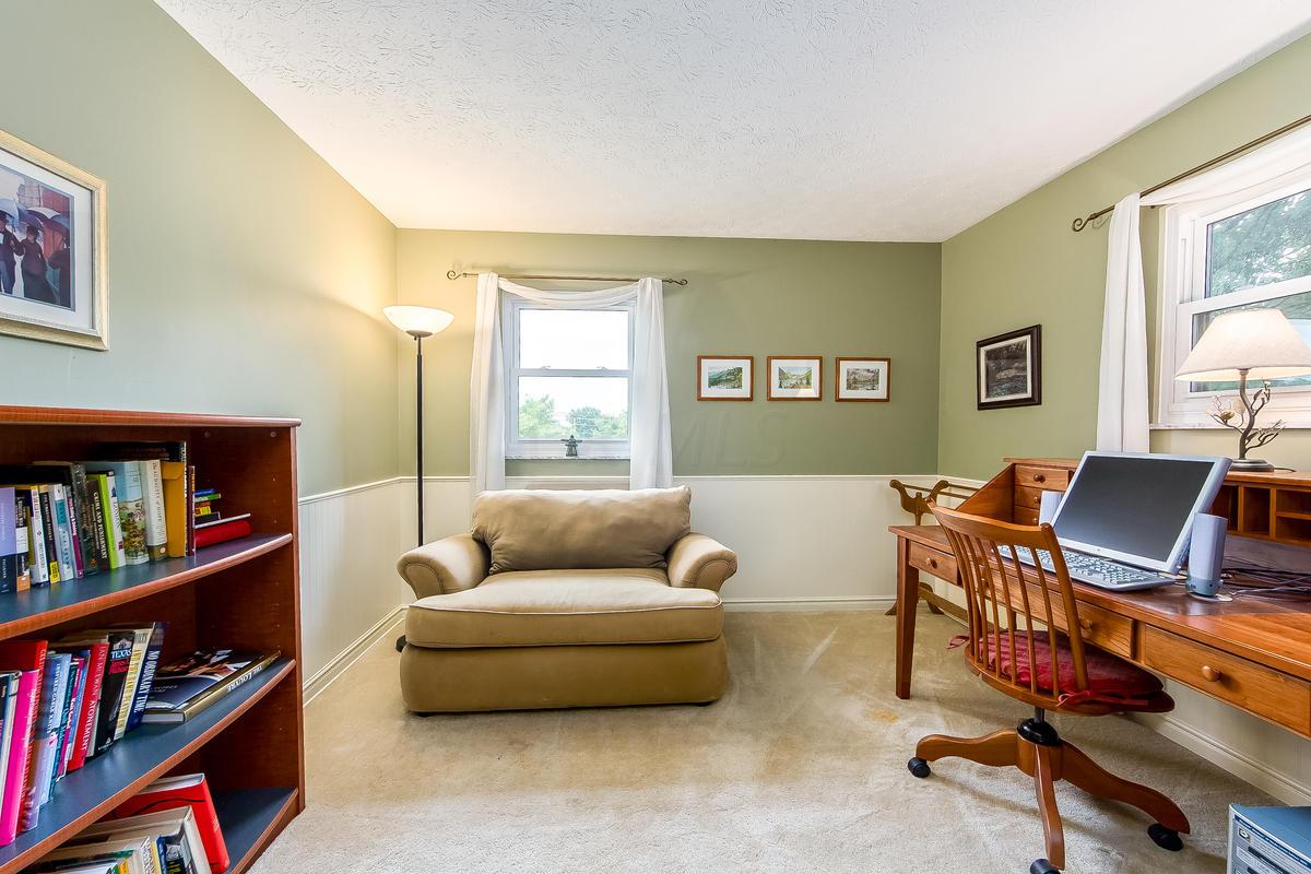 4261 Castleton Road Columbus, OH 43220 - Photo 23 of 32
