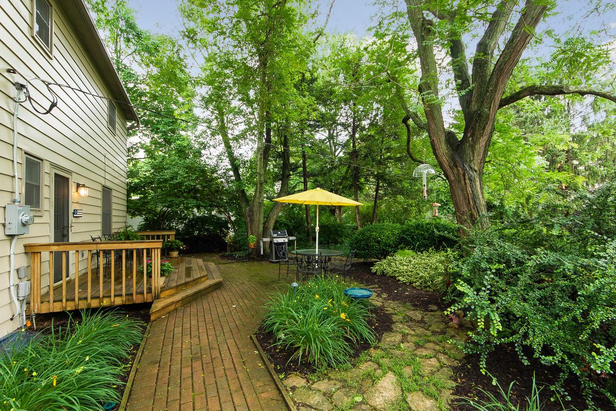 4261 Castleton Road Columbus, OH 43220 - Photo 25 of 32