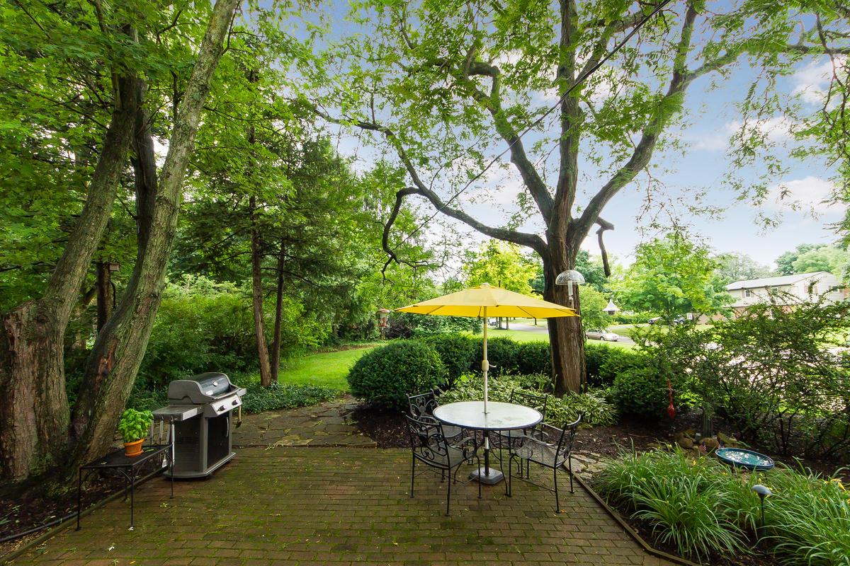 4261 Castleton Road Columbus, OH 43220 - Photo 26 of 32