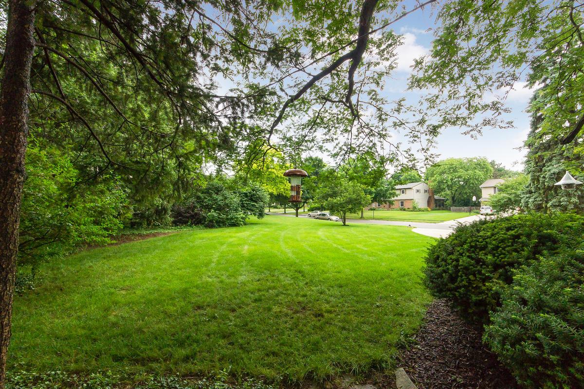 4261 Castleton Road Columbus, OH 43220 - Photo 27 of 32