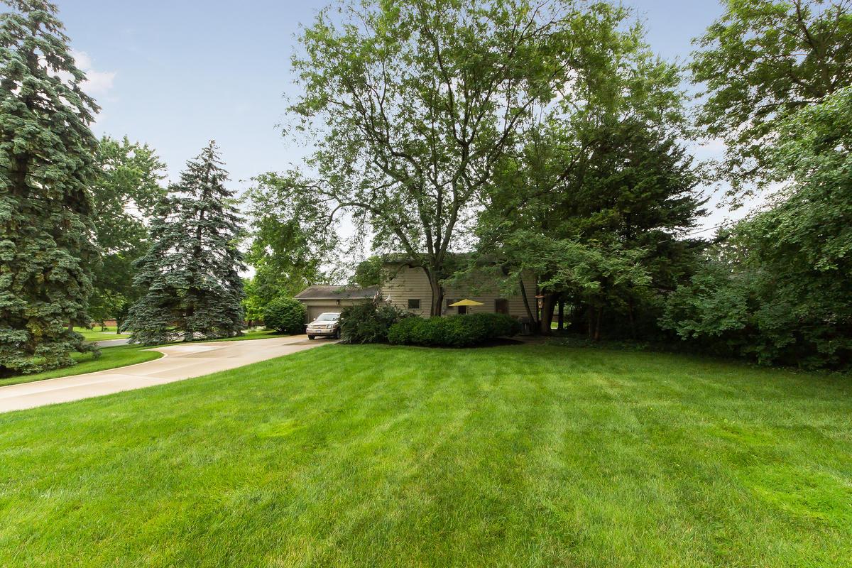 4261 Castleton Road Columbus, OH 43220 - Photo 29 of 32