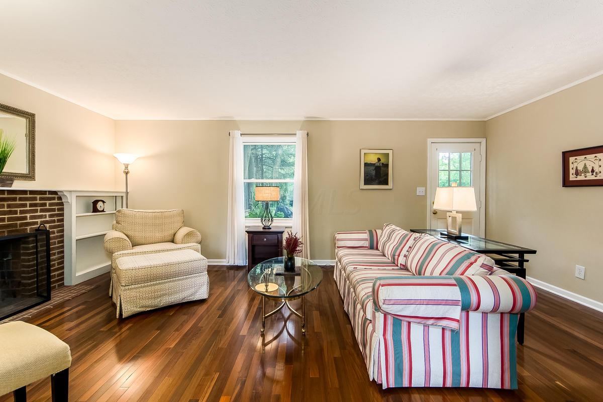 4261 Castleton Road Columbus, OH 43220 - Photo 4 of 32