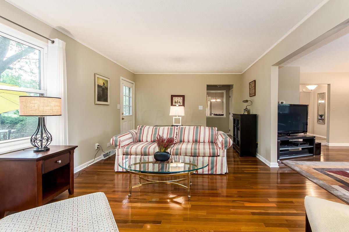 4261 Castleton Road Columbus, OH 43220 - Photo 7 of 32