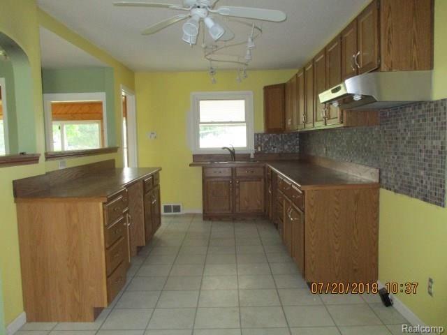 6433 Fenton Road Flint, MI 48507 - Photo 7 of 15 33.JPG